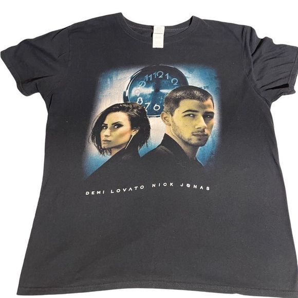 Demi Lovato Nick Jonas Graphic T-shirt - Picture 1 of 3